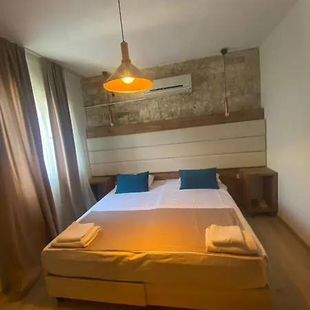 Cat Kapi Alacati Çeşme