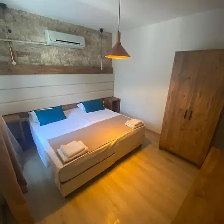 Cat Kapi Alacati Çeşme