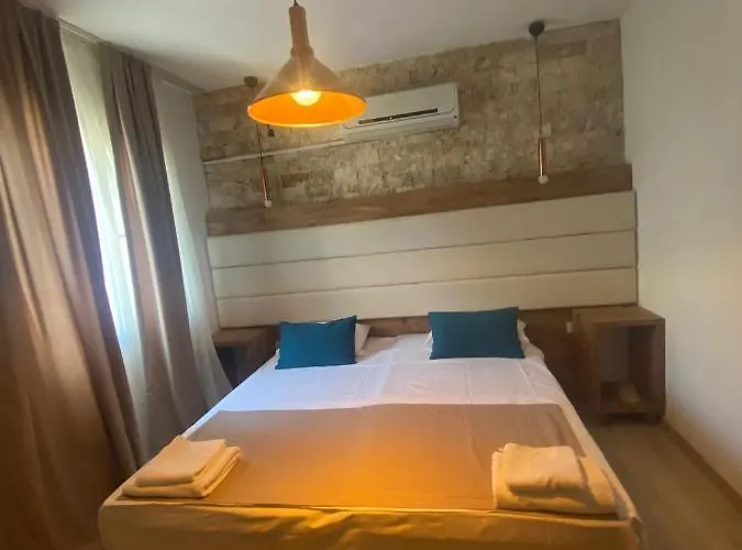 Cat Kapi Alacati Çeşme